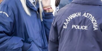 Γυναίκα αστυνομικός έσωσε μητέρα 3 παιδιών από τον σύντροφό της που την κακοποιούσε – Την φιλοξένησε στο σπίτι της