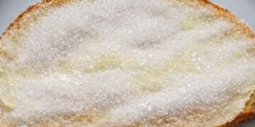 Βρεγμένо ψωμί με ζάχαρη – Το λατρεμένо σνακ που μας έμαθαν οι γιαγιάδες μας