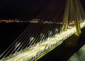 Άνδρας προσπάθησε να πηδήξει από τη γέφυρα Ρίου-Αντιρρίου – «Είμαι αγρότης που έχει πολλά χρέη», υποστήριξε