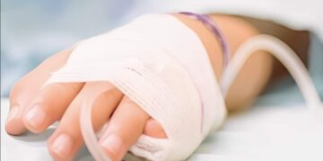 Επιδεινώθηκε η κατάσταση της 6χρονης που νοσηλεύεται στη ΜΕΘ με εγκεφαλίτιδα: «Έχει επηρεαστεί το νευρικό της σύστημα» λέει η γιαγιά της