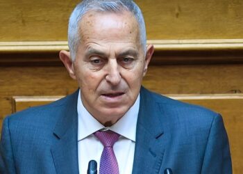 Ραγδαίες πολιτικές εξελίξεις, αλλάζουν οι ισορροπίες: Με ποιο κόμμα κατεβαίνει υποψήφιος ο Ευάγγελος Αποστολάκης