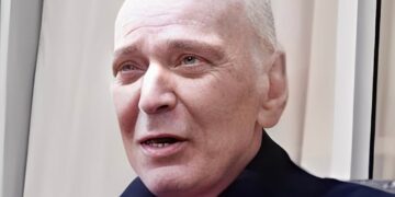 Απομονωμένος με σοβαρά προβλήματα υγείας ζει ο γνωστός τραγουδιστής και παρουσιαστής