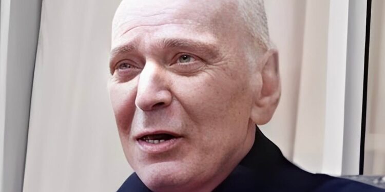 Απομονωμένος με σοβαρά προβλήματα υγείας ζει ο γνωστός τραγουδιστής και παρουσιαστής