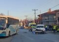 Μετωπική σύγκρουση βαν με λεωφορείο που μετέφερε μαθητές στο σχολείο