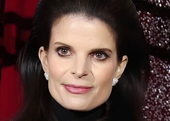 Αγνώριστη η Αθηνά Ωνάση με τεpάστια μακριά χέρια – Που εμφανίστηκε 