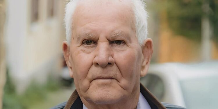 Η απίστευτη ιστορία του 76χρονου κύριου Λευτέρη – Παντρεύτηκε στα 16 και πλέον έχει 10 εγγόνια, 10 δισέγγονα και τρισέγγονο