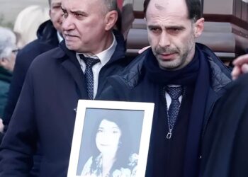 Ο ανατριχιαστικός επικήδειος του γιου της Αγάπης Μπουνόβα – «Μαμά…»