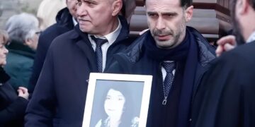 Ο ανατριχιαστικός επικήδειος του γιου της Αγάπης Μπουνόβα – «Μαμά…»