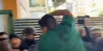 Για πρώτη φορά – Το βίντεο που δείχνει τις γροθιές κατά του Άδωνι Γεωργιάδη στο νοσοκομείο της Νίκαιας