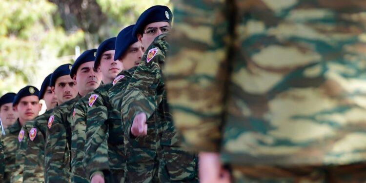 Τέλος στα βύσματα στον στρατό: Οι μοναδικοί που θα μπαίνουν πλέον σε Ναυτικό και Αεροπορία μετά τις αλλαγές Δένδια