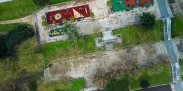 Όποιος προλάβει… Μικρό εγκαταλελειμμένο χωριό πωλείται ολόκληρο σε τιμή ΣΟΚ – Κοστίζει όσο ένα διαμέρισμα στην Αθήνα και έχει μέσα…