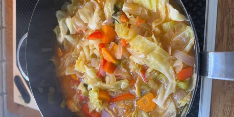 Alldaynews.gr Τη συστńνουν οι καλúτεροι δıαıτολóγοι: H νόστıμη σοúπα για να χάσεıς εγγυnμένα 5 κıλά σε 7 μέρες