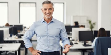 58χρονος αποκαλύπτει πώς έχασε 34 κιλά σε 12 μήνες παρά την καθιστική εργασία: Οι απλές αλλαγές που έκαναν τη διαφορά