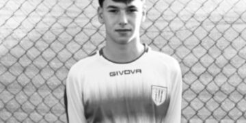 ΘΡΗΝΟΣ ΓΙΑ ΤΟΝ ΘΕΟΔΩΡΟ – ΝΕΚΡΟΣ ΜΟΛΙΣ ΣΤΑ 17 ΤΟΥ