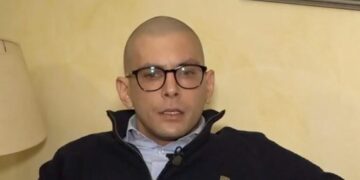 Στην Αθήνα ο δήμαρχος του Άη Στράτη: «Πρέπει να παραμείνω εδώ ώστε να πατήσουμε τον καρκίνο» (video)