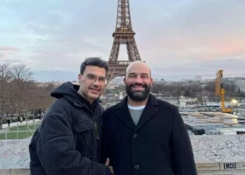 Ο Παντελής Τουτουντζής ταξίδεψε με τον σύζυγό του στο Παρίσι – Οι φωτογραφίες αγκαλιά με φόντο τον Πύργο του Άιφελ