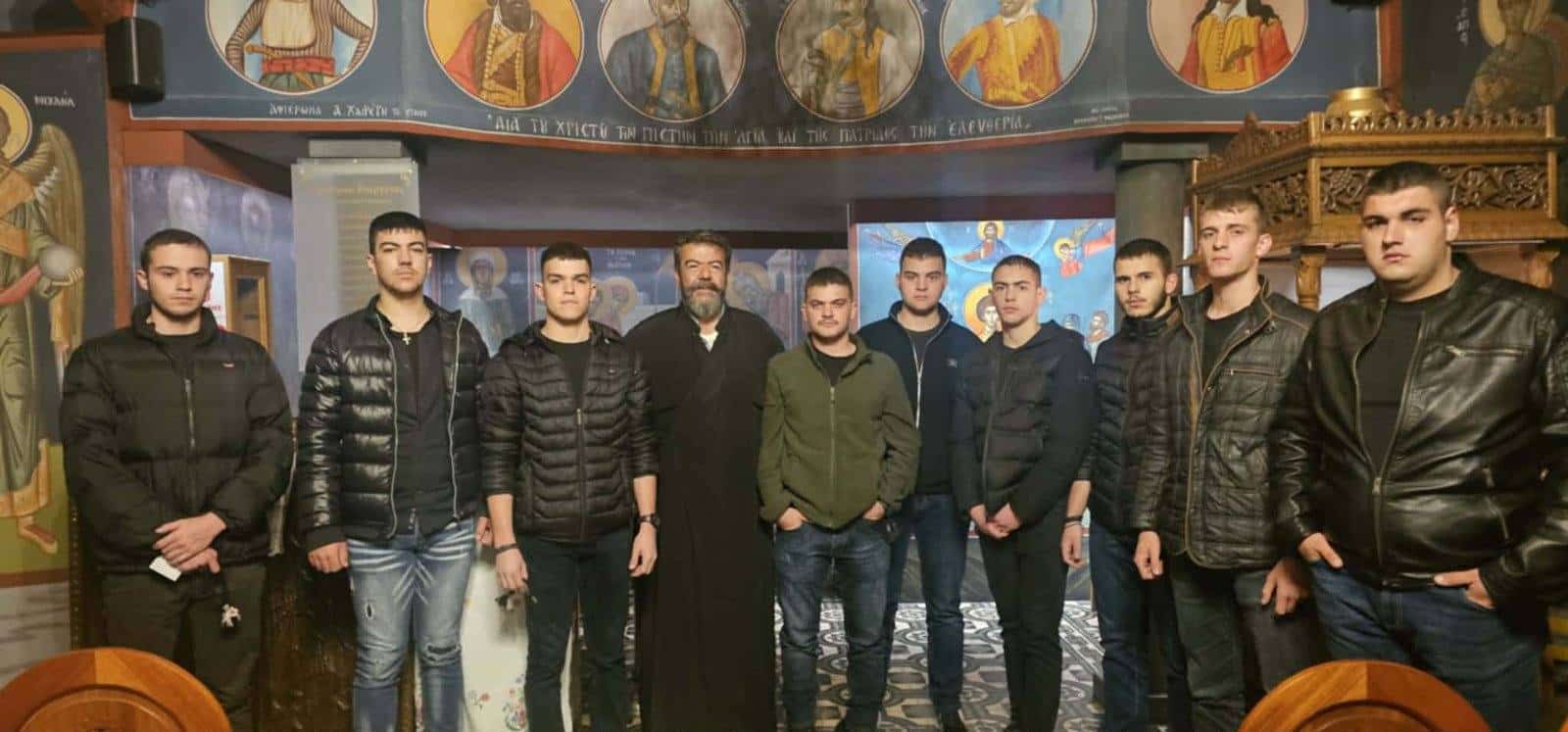 Πρώτα πήραν την ευχή του παπά-Ανδρέα και μετά παρουσιάστηκαν στον στρατό 1 640204655 26332693293002586 7544281678362967573 n