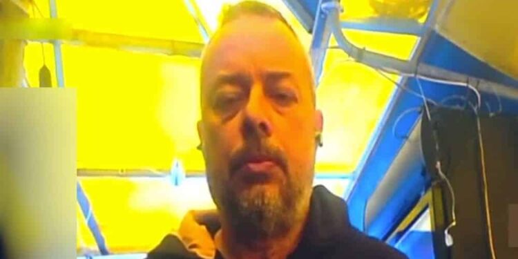 Alldaynews.gr «Θα μας σκότωναν, κλείνω την επιχείρηση γιατί φοβάμαι» λέει ο περιπτεράς που ξυλοκοπήθηκε από 20 Ρομά