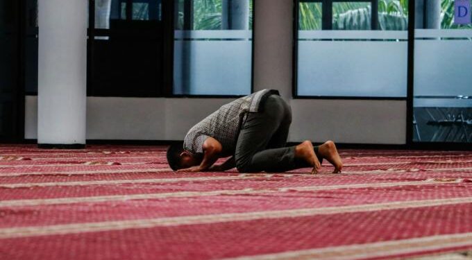 Alldaynews.gr Μπαγκλαντεσιανός συνελήφθη να λειτουργεί παράνομο τζαμί στην Αθήνα – Εντολή για να απελαθεί