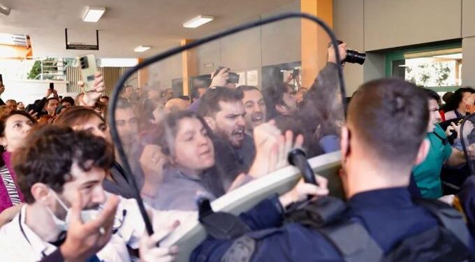 Γεωργιάδης: «Αν δεν ήταν η Αστυνομία θα με έδερναν 100% – Με χτύπησαν στο χέρι, έφαγα και ροχάλα»