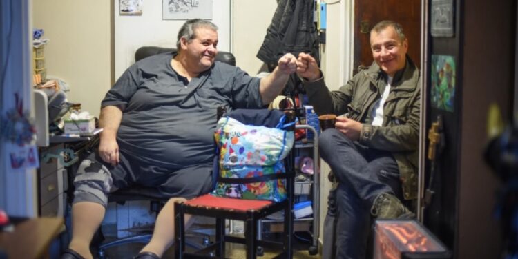 Alldaynews.gr Κώστας Μακέδος για την παχυσαρκία: «Δεν μπορώ να κουνηθώ πια, όλα τα κάνω με τηλεκοντρόλ» (video)