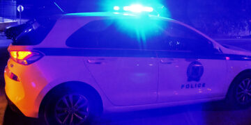 Εξοργιστικό τροχαίο: Βίντεο δείχνει τον οδηγό που παρασύρει πεζό να βγαίνει και να τον βρίζει (video)