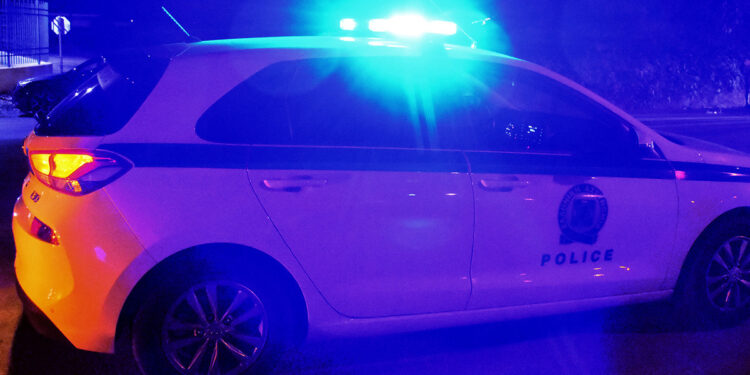 Εξοργιστικό τροχαίο: Βίντεο δείχνει τον οδηγό που παρασύρει πεζό να βγαίνει και να τον βρίζει (video)