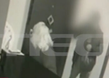Βίντεο – ντοκουμέντο: Η στιγμή που ο 64χρονος προσπαθεί να κακοποιήσει σεξουαλικά την 25χρονη και τους πιάνει η μητέρα της
