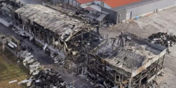 Βιολάντα: Καθαρίστριες λένε πως τις φώναξαν να καθαρίσουν, παρά τον υπαρκτό φόβο νέας ανάφλεξης