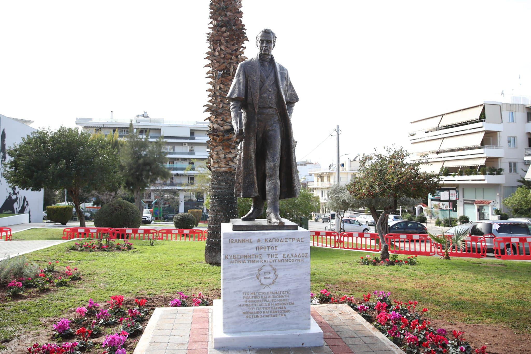 «Πλατεία Κυβερνήτη Ιωάννη Καποδίστρια»: Συγκίνηση και χειροκροτήματα στα αποκαλυπτήρια του ανδριάντα στην Αργυρούπολη 1 agalma kapodistria 2048x1368 1