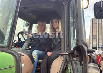 Οι αγρότισσες που έκλεψαν την παράσταση με το τρακτέρ τους στο Σύνταγμα