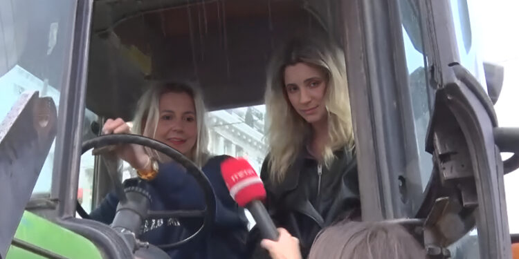 Alldaynews.gr Σύνταγμα: Μόλις μαθεύτnκε για τις 2 αγρότισσες που μιλάνε όλοι σήμερα