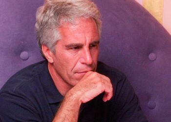 «Η Ελλάδα θυσιάστηκε για να σωθούν οι Γάλλοι και οι Γερμανοί»: Οι ανατριχιαστικές αποκαλύψεις από τα emails του Έπσταϊν