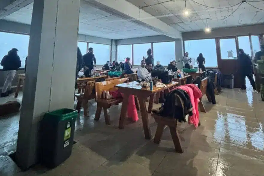 Τουλάχιστον 100 επισκέπτες εγκλωβισμένοι στο χιονοδρομικό του Φαλακρού – Ανάμεσά τους βρέφος 1 falakro 1