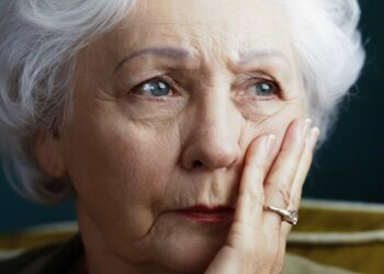 Με τα νέα συμπεθέρια δεν τα βρίσκουμε καθόλου, πώς θα παντρέψουμε τα παιδιά μας αν δεν ταιριάζουν τα χνώτα μας;