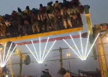 Νέα τραγωδία σε λούνα παρκ: Κατέρρευσε παιχνίδι – Τουλάχιστον ένας νεκρός που βρισκόταν κάτω από το παιχνίδι και 13 τραυματίες (video)