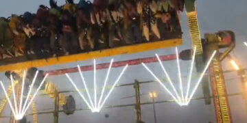 Νέα τραγωδία σε λούνα παρκ: Κατέρρευσε παιχνίδι – Τουλάχιστον ένας νεκρός που βρισκόταν κάτω από το παιχνίδι και 13 τραυματίες (video)