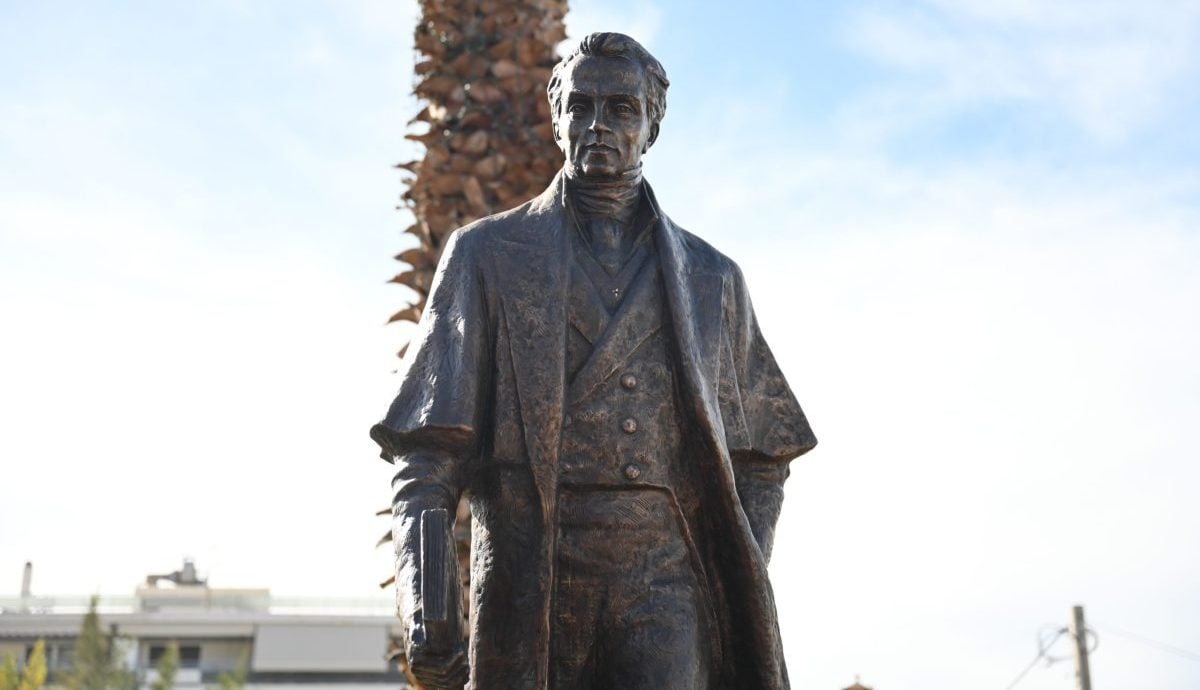 «Πλατεία Κυβερνήτη Ιωάννη Καποδίστρια»: Συγκίνηση και χειροκροτήματα στα αποκαλυπτήρια του ανδριάντα στην Αργυρούπολη 3 kapodistrias adriantas scaled e1769970663829