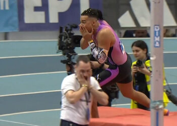 ΕΚΤΑΚΤΟ: Γράφει ιστορία ο Ιπτάμενος Καραλής – «Πέταξε» για πρώτη φορά στα 6,17μ. (video)