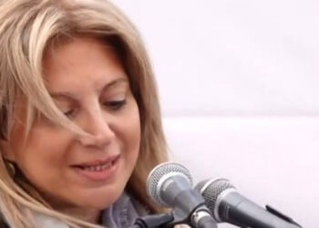 Καρυστιανού για τις εκταφές: «Απόλυτη ύβρις, κανείς δεν θα ακουμπήσει τον τάφο των παιδιών» (video)