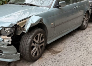 Μεθυσμένη τραγουδίστρια έπεσε με ΙΧ πάνω σε 5 αυτοκίνητα