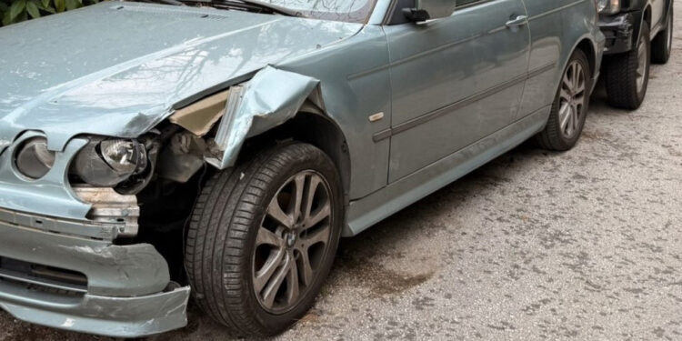 Μεθυσμένη τραγουδίστρια έπεσε με ΙΧ πάνω σε 5 αυτοκίνητα