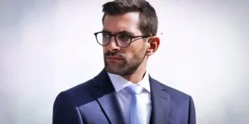 Στην Αθήνα ο δήμαρχος του Άη Στράτη: «Πρέπει να παραμείνω εδώ ώστε να πατήσουμε τον καρκίνο» (video)