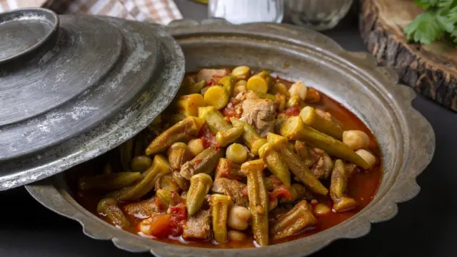 Πώς λέγεται πραγματικά η “μπάμια” στα ελληνικά; Σχεδόν κανείς δεν το ξέρει