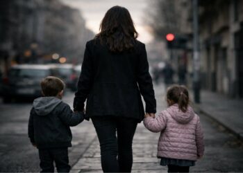 Όταν η κοινωνία παίρνει θέση: γιατί το δίκιο της Όλγας είναι το δίκιο κάθε μάνας