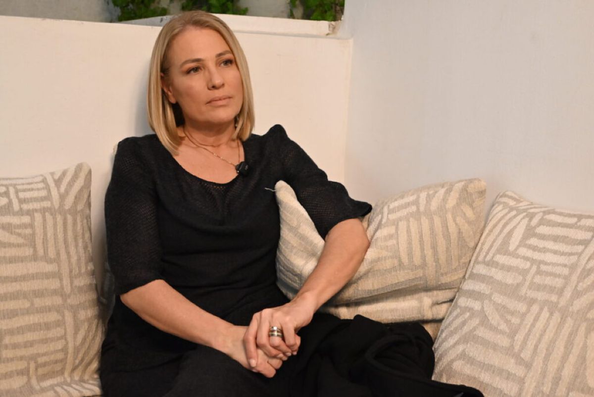 Η Μαριάννα Τουμασάτου μιλάει με έντονο ύφος