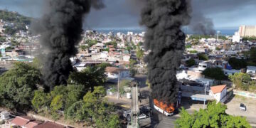 Χάος μετά τη δολοφονία του βαρόνου «Ελ Μέντσο» στο Μεξικό – Καμένα οχήματα, πυροβολισμοί και χιλιάδες στρατιωτικοί στους δρόμους