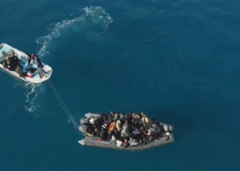 Νέο ναυάγιο με 53 μετανάστες νεκρούς ή αγνοούμενους έπειτα από ανατροπή σκάφους