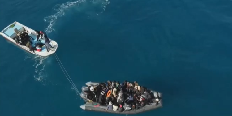 Νέο ναυάγιο με 53 μετανάστες νεκρούς ή αγνοούμενους έπειτα από ανατροπή σκάφους