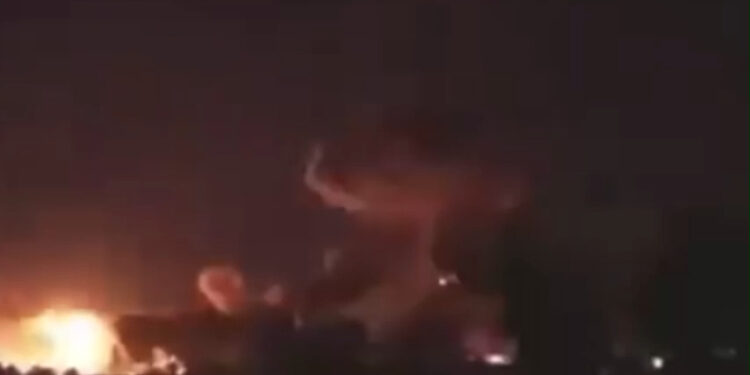 Πακιστάν και Αφγανιστάν σε πόλεμο: Βομβαρδισμοί στην Καμπούλ μετά τα χτυπήματα των Ταλιμπάν στα σύνορα – Πάνω από 130 νεκροί